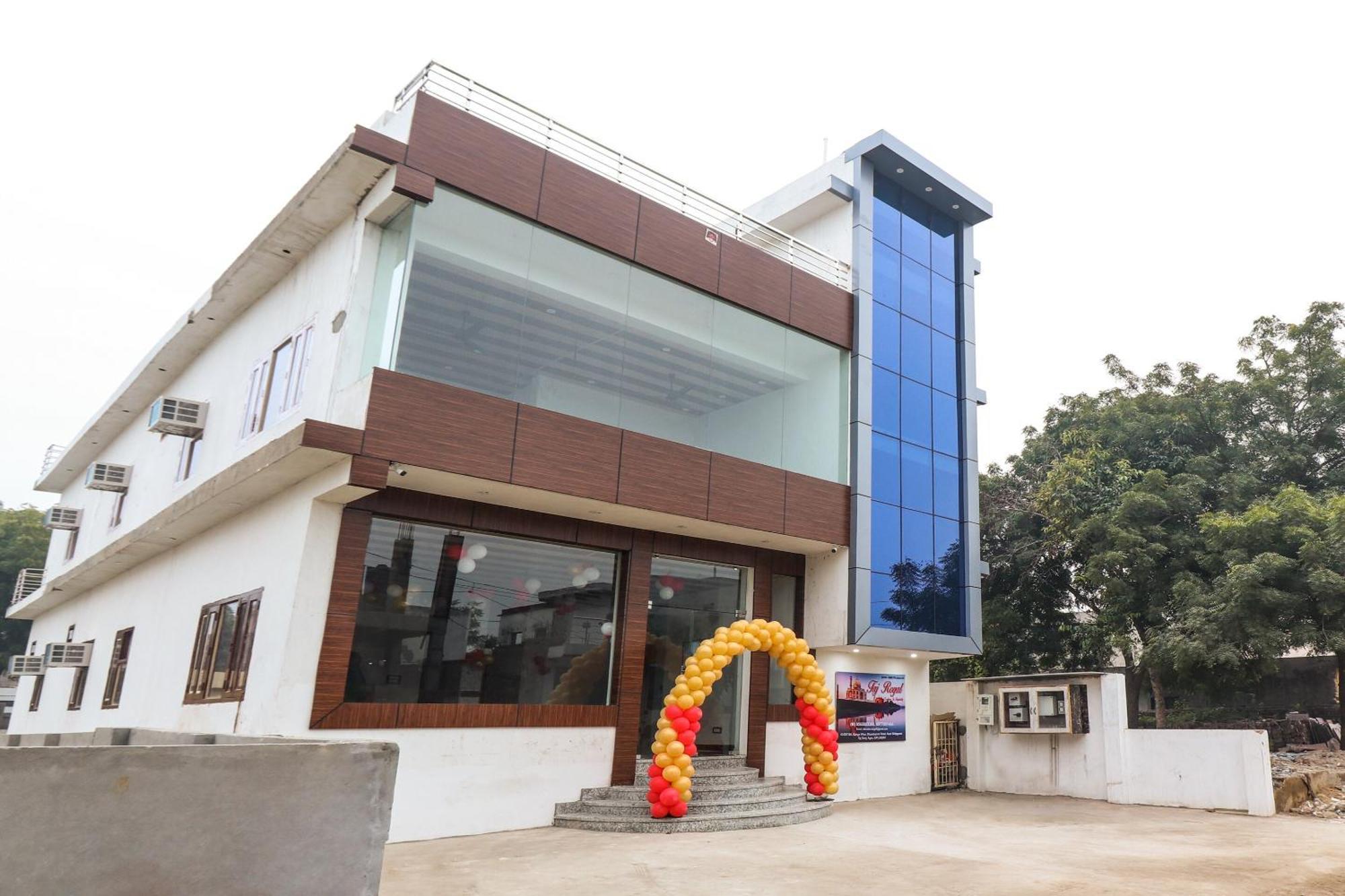 Oyo 66993泰姬皇家酒店 Tājganj 外观 照片